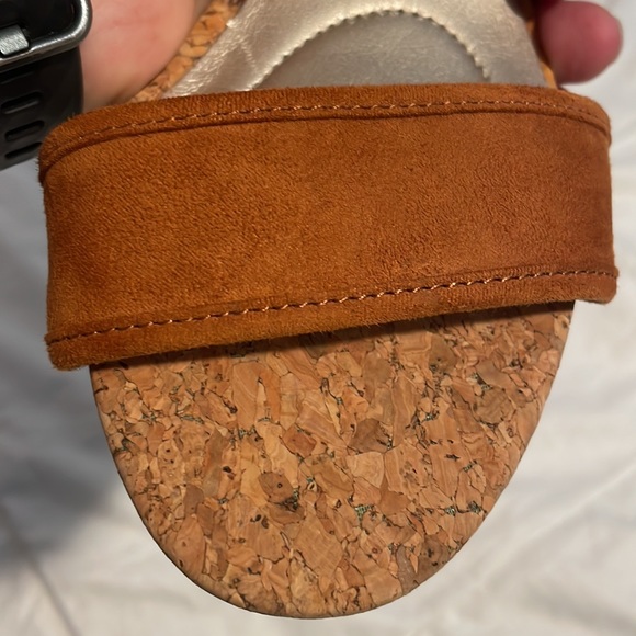 NEW Bandolino stacked heel sandals suede and cork with fringe ties sz 8.5 - Picture 5 of 5